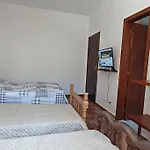 Casa Com Piscina, A 330M Da Praia Das Toninhas, Com 4Suites, 5 Banheiros Para16 Pessoas, 5Carros, Animais