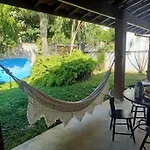 Casa Com Piscina, A 330M Da Praia Das Toninhas, Com 4Suites, 5 Banheiros Para16 Pessoas, 5Carros, Animais