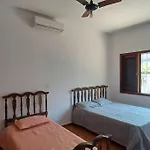 Casa Com Piscina, A 330M Da Praia Das Toninhas, Com 4Suites, 5 Banheiros Para16 Pessoas, 5Carros, Animais