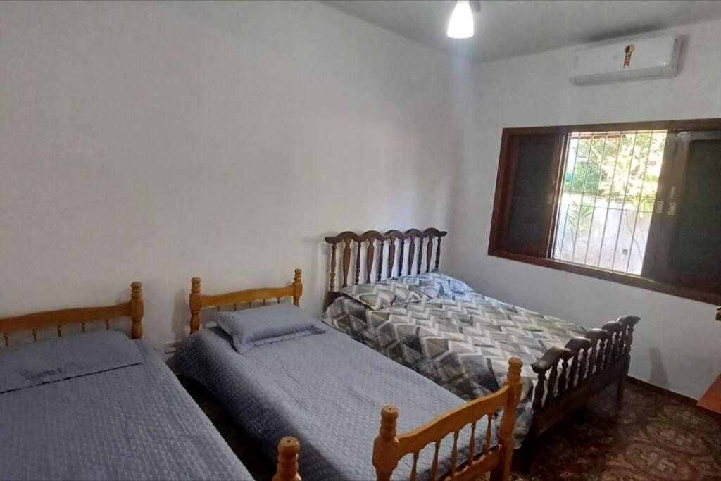 Casa Com Piscina, A 330m Da Toninhas, Com 4suites, 5 Banheiros Para16 Pessoas, 5carros, Animais