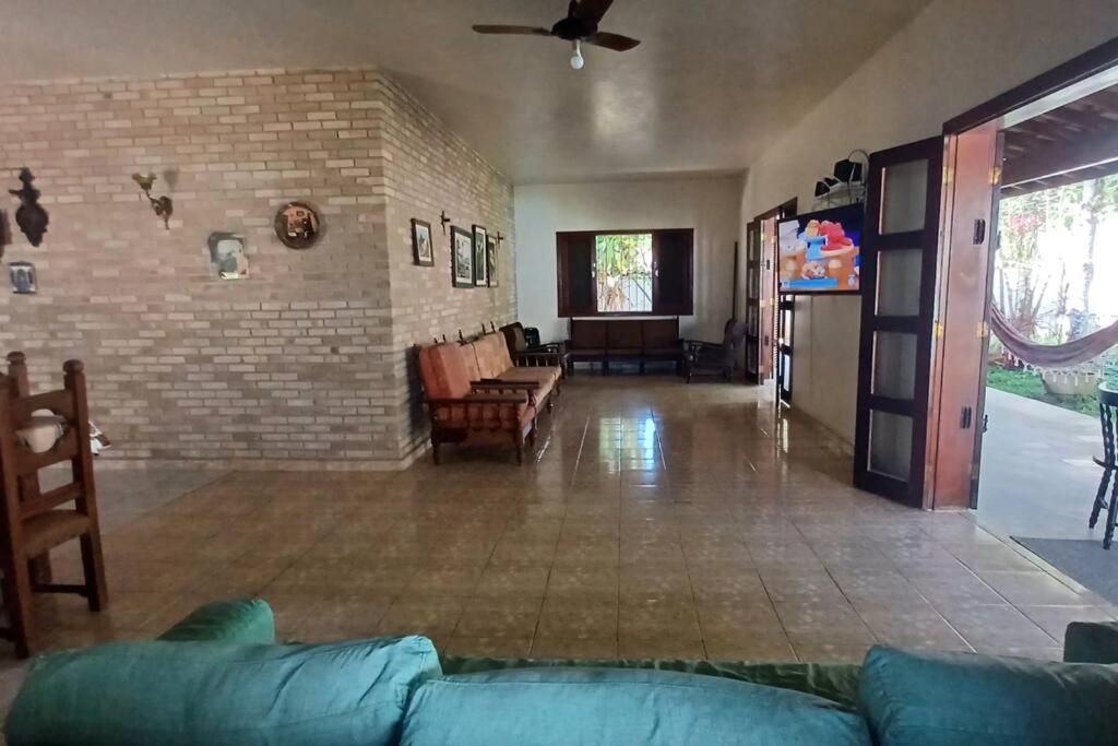 Casa de férias Casa Com Piscina, A 330m Da Toninhas, Com 4suites, 5 Banheiros Para16 Pessoas, 5carros, Animais *