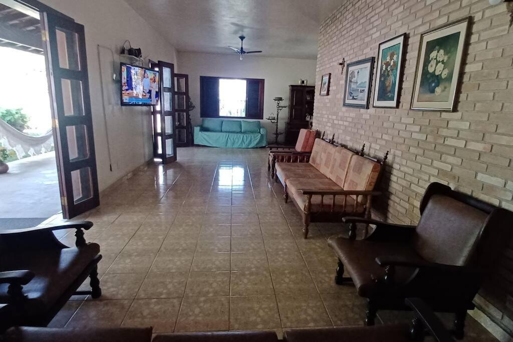 Casa Com Piscina, A 330m Da Toninhas, Com 4suites, 5 Banheiros Para16 Pessoas, 5carros, Animais Casa de férias