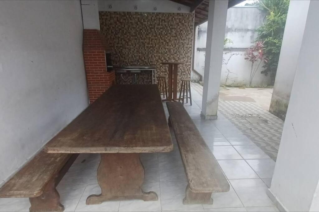 Casa de férias Casa Com Piscina, A 330m Da Toninhas, Com 4suites, 5 Banheiros Para16 Pessoas, 5carros, Animais Ubatuba