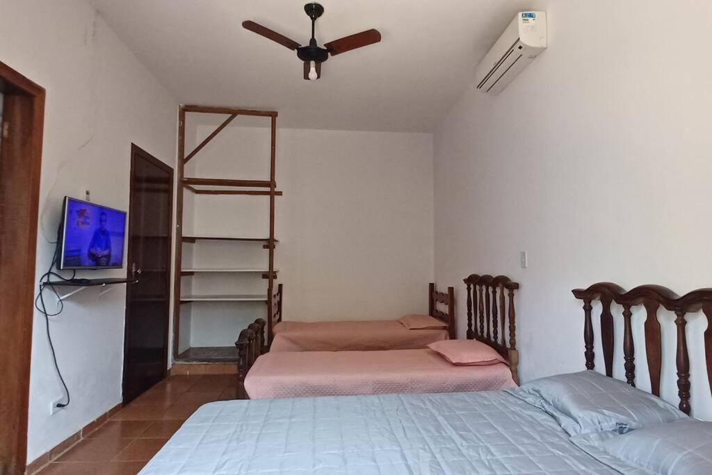 Casa Com Piscina, A 330m Da Toninhas, Com 4suites, 5 Banheiros Para16 Pessoas, 5carros, Animais * Ubatuba
