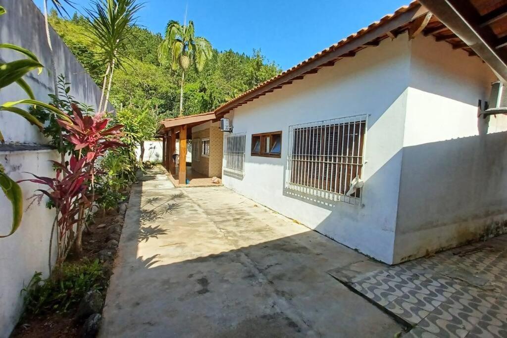 Casa Com Piscina, A 330m Da Toninhas, Com 4suites, 5 Banheiros Para16 Pessoas, 5carros, Animais