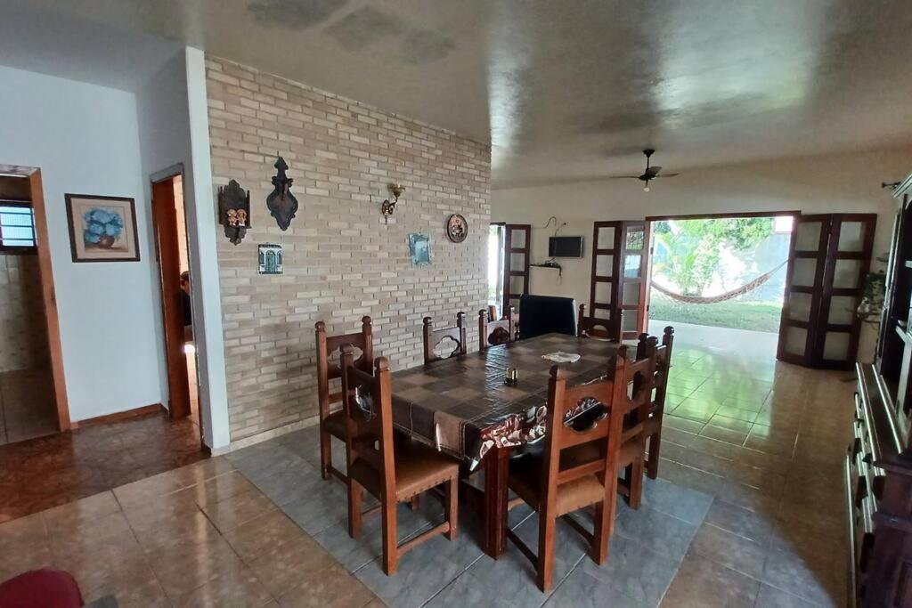 Casa de férias Casa Com Piscina, A 330m Da Toninhas, Com 4suites, 5 Banheiros Para16 Pessoas, 5carros, Animais
