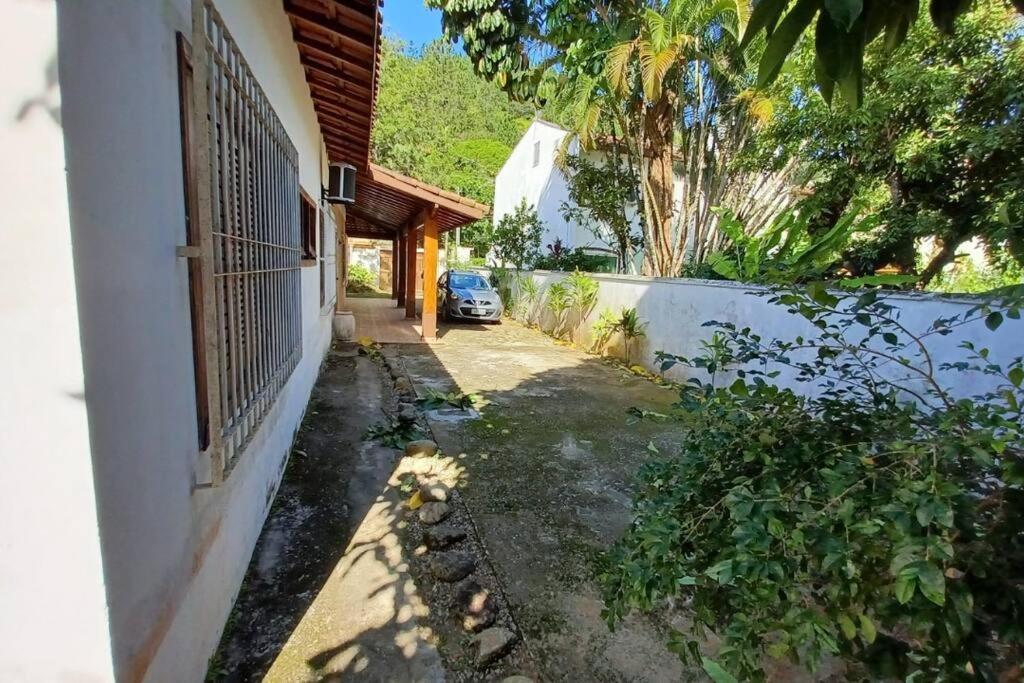 Casa Com Piscina, A 330m Da Toninhas, Com 4suites, 5 Banheiros Para16 Pessoas, 5carros, Animais Ubatuba